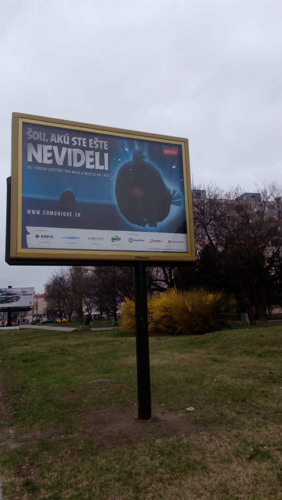 Bilbord vo verejnom parku na ulici Záhradnícka - Palkovičova - Jégeho